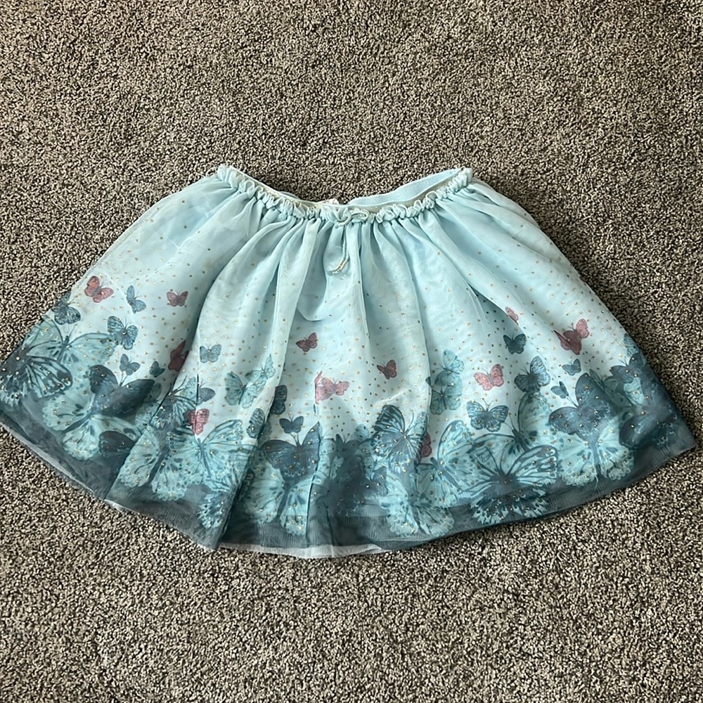 H & M multilayer skirt. Size 6-8. Light blue with butterflies.